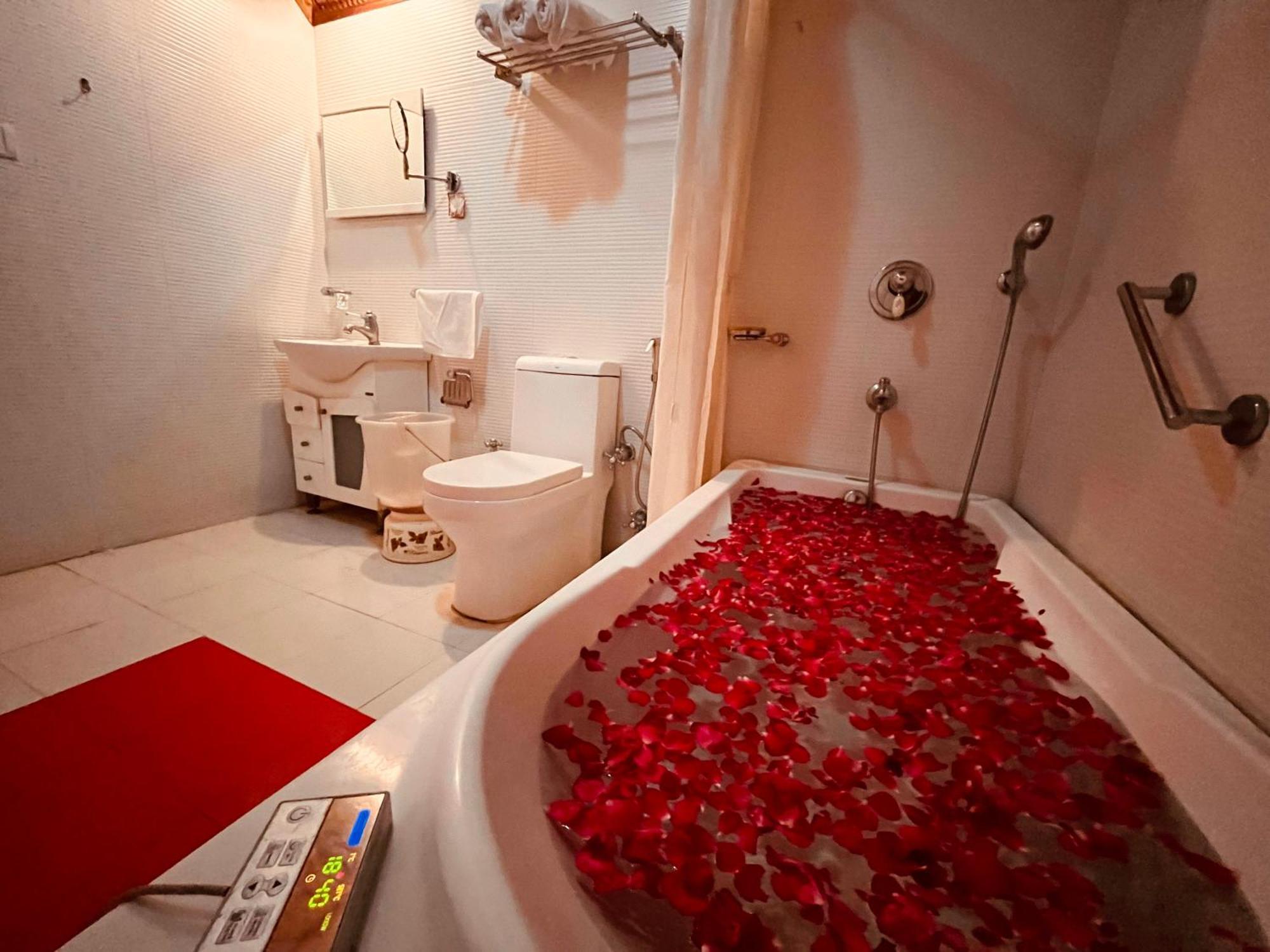 Hotel Hill View, Mussoorie - Near Jw Marriott Mussoorie, M 77377-32479 Kültér fotó