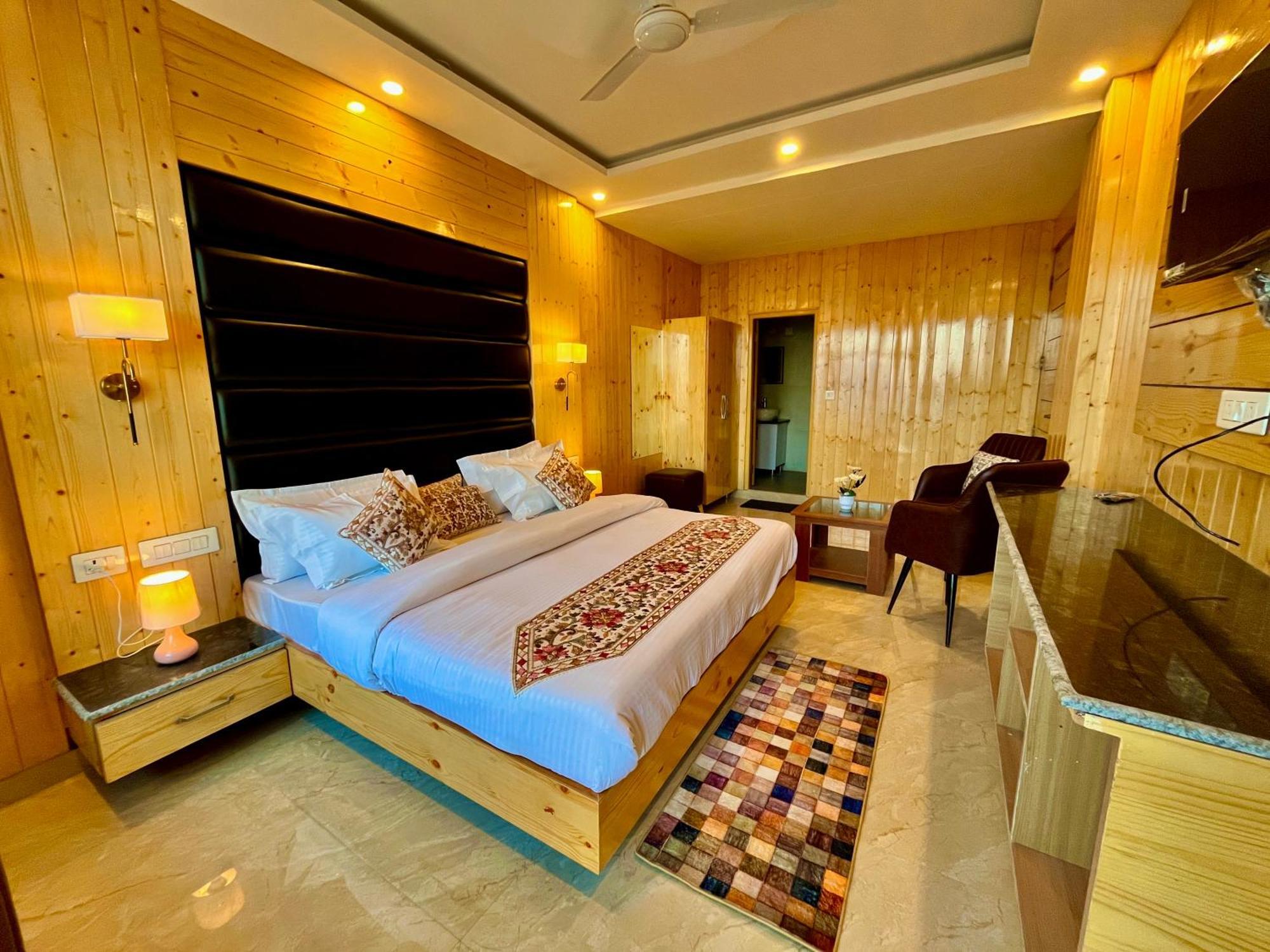 Hotel Hill View, Mussoorie - Near Jw Marriott Mussoorie, M 77377-32479 Kültér fotó