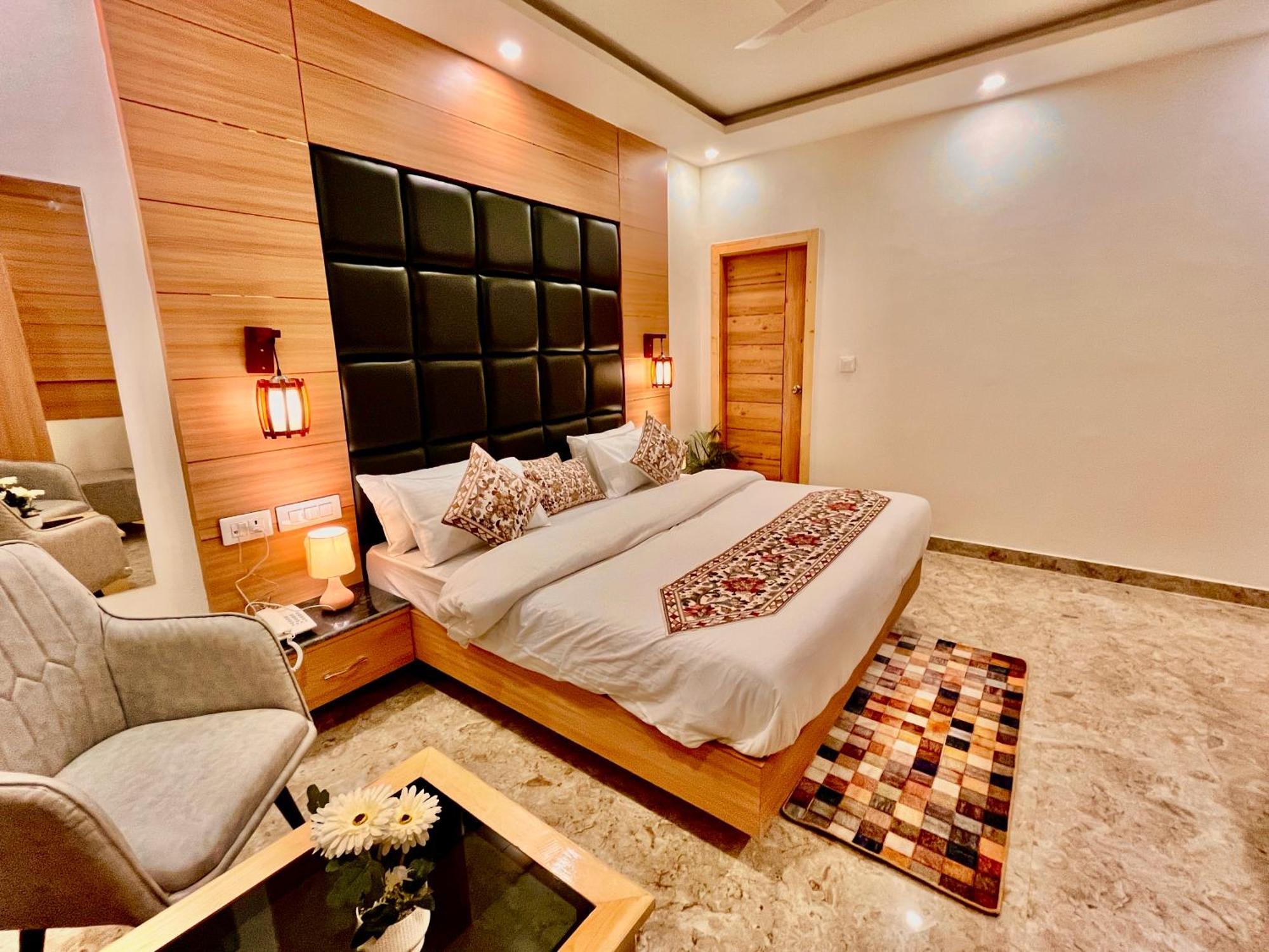 Hotel Hill View, Mussoorie - Near Jw Marriott Mussoorie, M 77377-32479 Kültér fotó