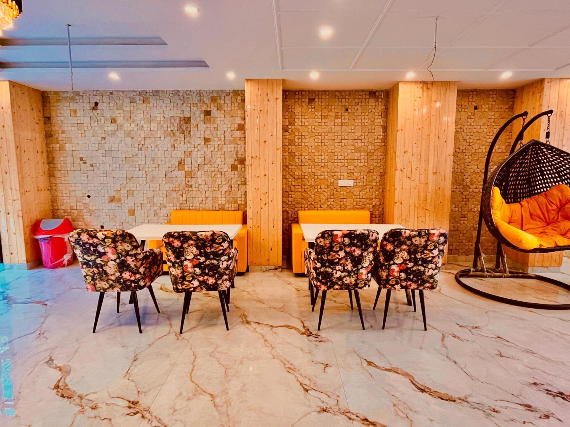Hotel Hill View, Mussoorie - Near Jw Marriott Mussoorie, M 77377-32479 Kültér fotó